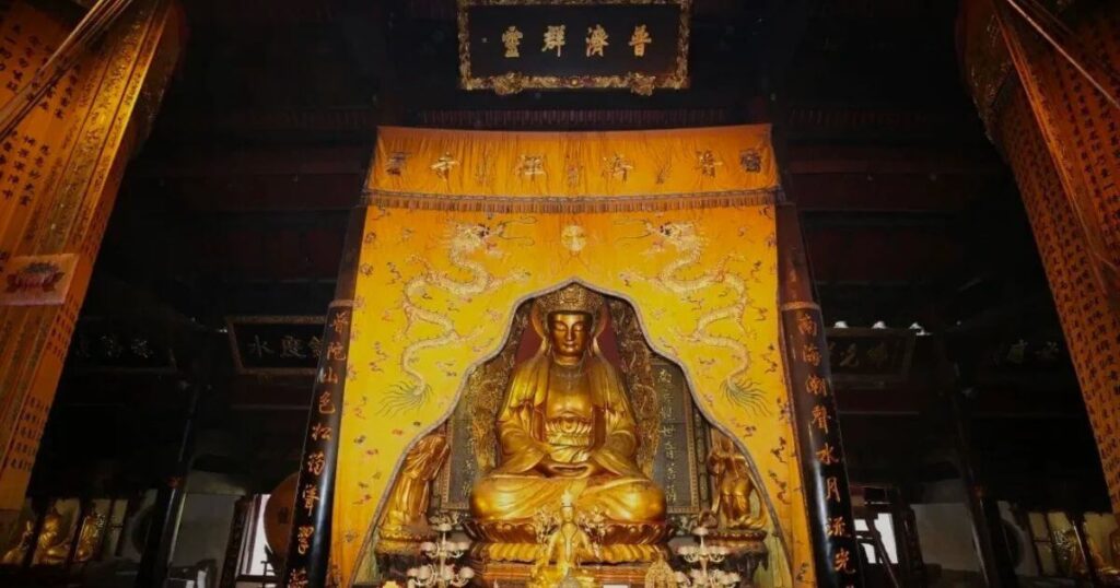 普陀山普濟寺山門