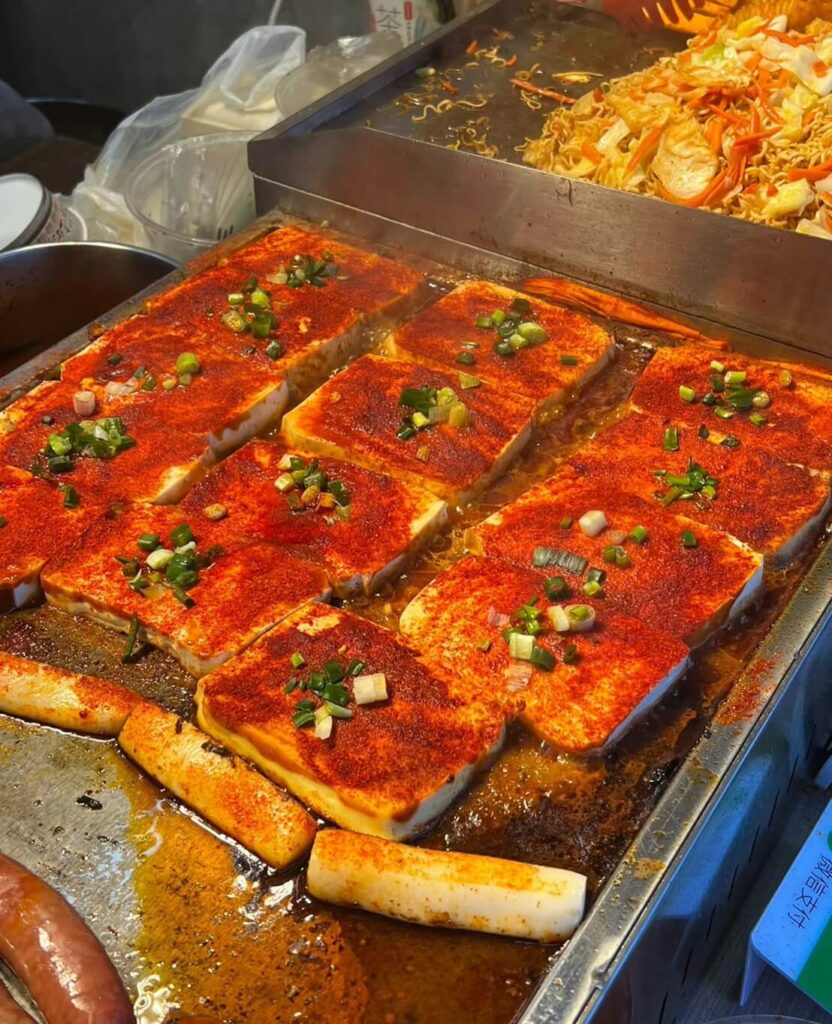 香煎辣豆腐與蔬菜拼盤